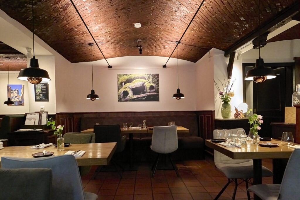 Eleganter Innenbereich des Restaurants Brodersen für Hochzeitsfeiern in Hamburg